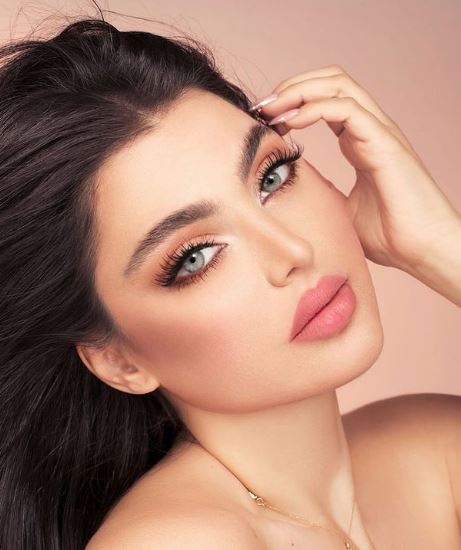  قمر تنشر صور حملها بدون ملابس بوضعية صادمة .. شاهد