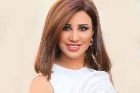 شاب يرش نجوى كرم بالمال على المسرح وردة فعلها تتصدر الترند  ..  شاهد