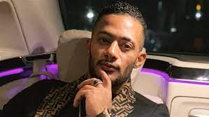 محمد رمضان يهين التقاليد السعودية ويسبب غضبا في الخليج  ..  شاهد