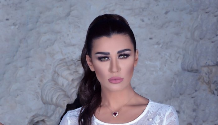 تسريب صورة نادين الراسي بالبكيني بوضعيات مثيرة في الامارات  ..  شاهد