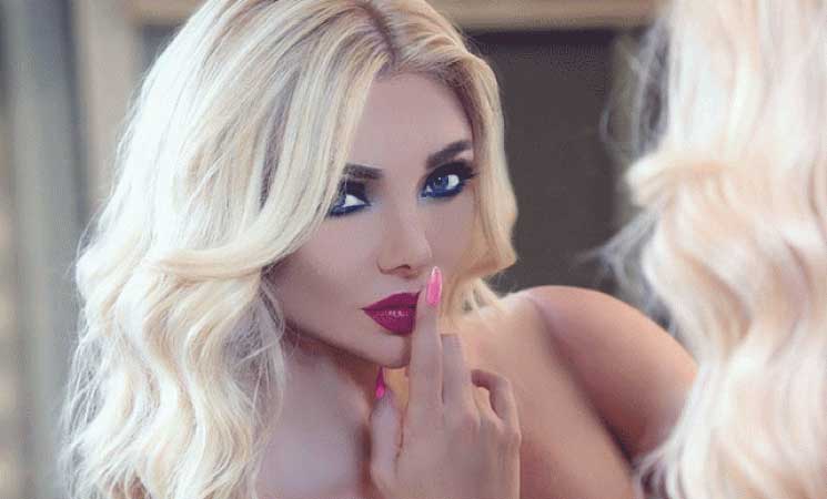 ملابس ميريام كلينك تسقط عنها أمام الجميع لتحدث الفضيحة  ..  شاهد