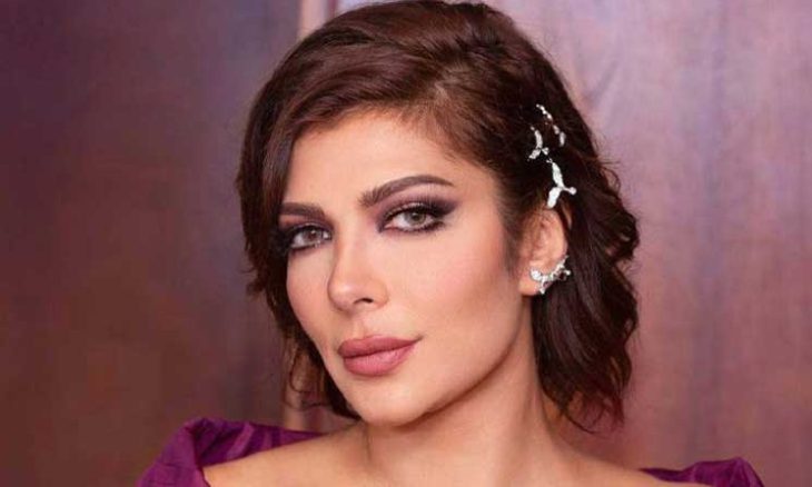  أصالة نصري في موقف محرج بعد انزلاق فستانها .. شاهد