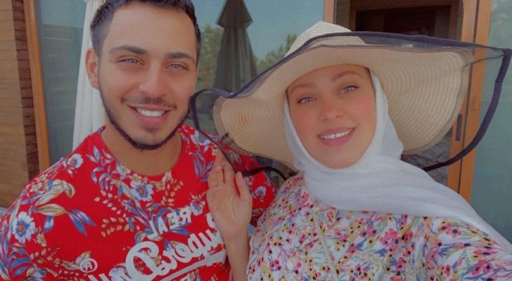 الجمهور يسأل عن أسباب طلاق الوليد مقداد من زوجته نور