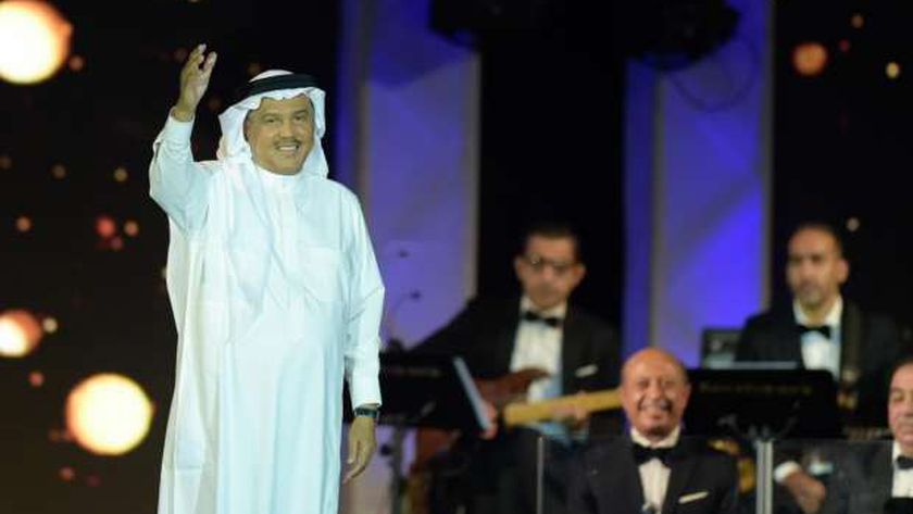  محمد عبدو يثير غضب الجمهور بسبب ما ارتداه وأصالة تأخذه بالأحضان .. شاهد