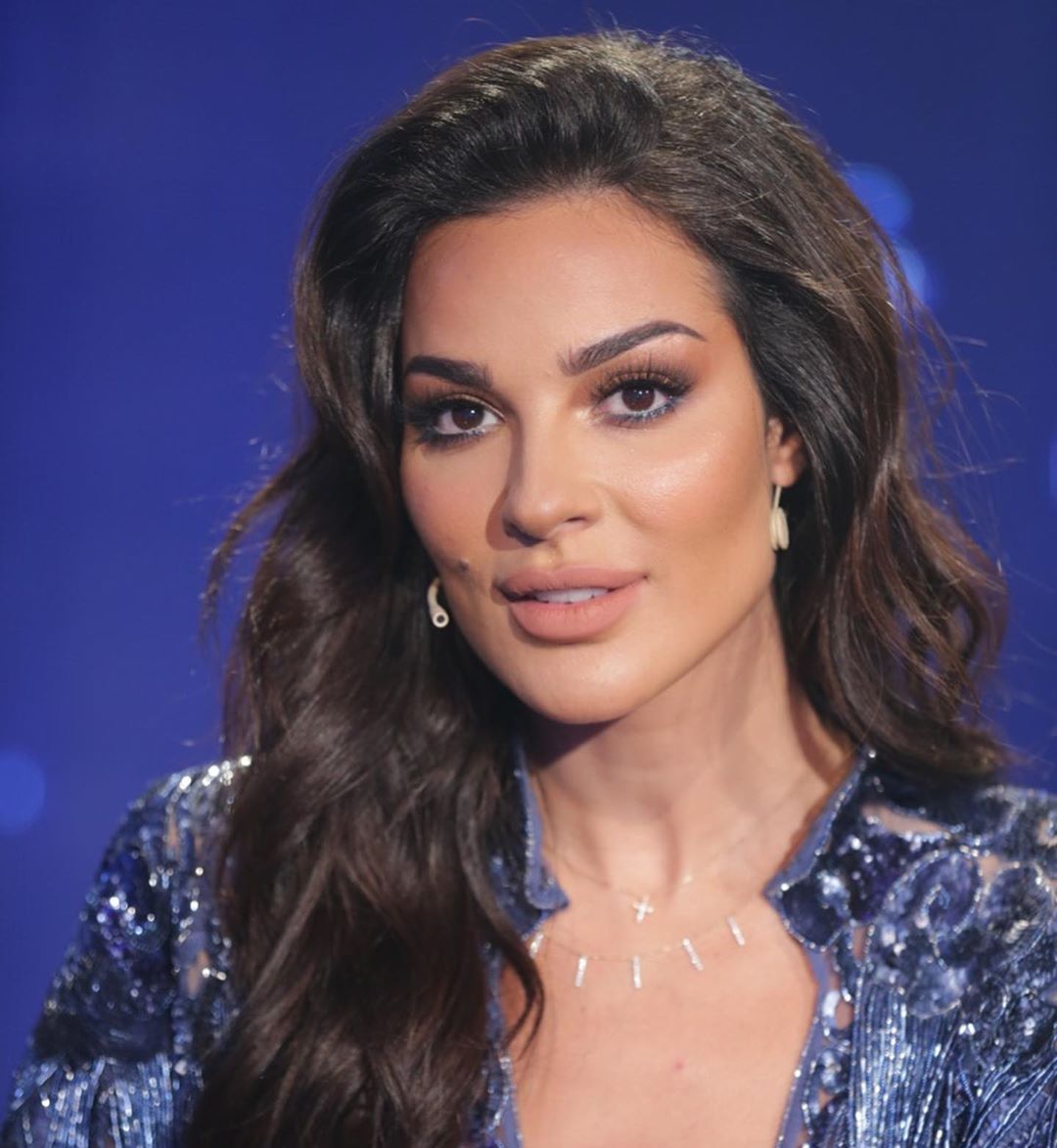  نادين نجيم تقلد ياسمين صبري بإطلالة صادمة .. شاهد