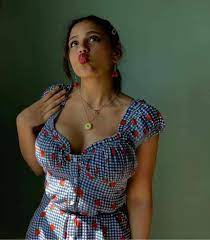جنا عمرو دياب شبه عارية بأحضان حبيبها والمتابعون يشتعلون  ..  شاهد