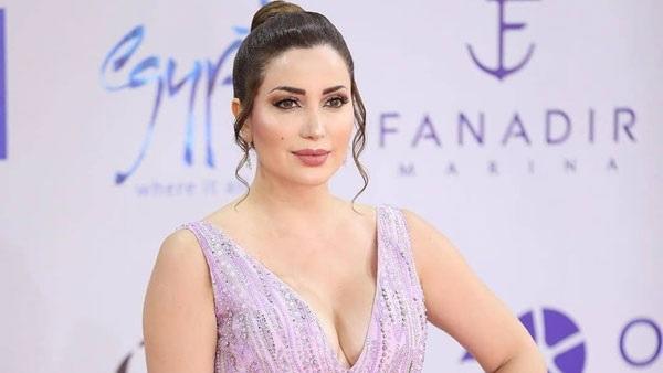  نسرين طافش تحتفل باليوم الوطني الاماراتي على طريقتها الخاصة .. شاهد