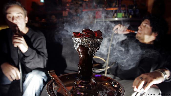 ضبط مصاب كورونا بمقهى في عمّان