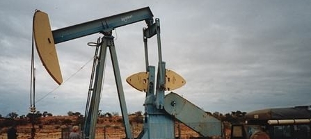 برميل النفط الخام يتجاوز 82 دولارا بعد قرار الاحتياطي الفدرالي الاميركي