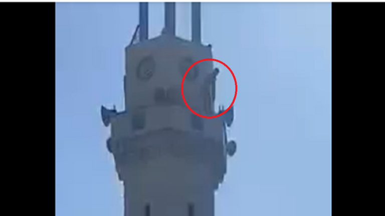 إنتحار رجل بإلقاء نفسه من مئذنة مسجد وفيدو يوثق فعلته