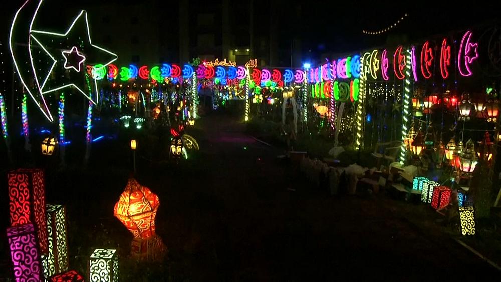ما حكم تعليق زينة رمضان؟