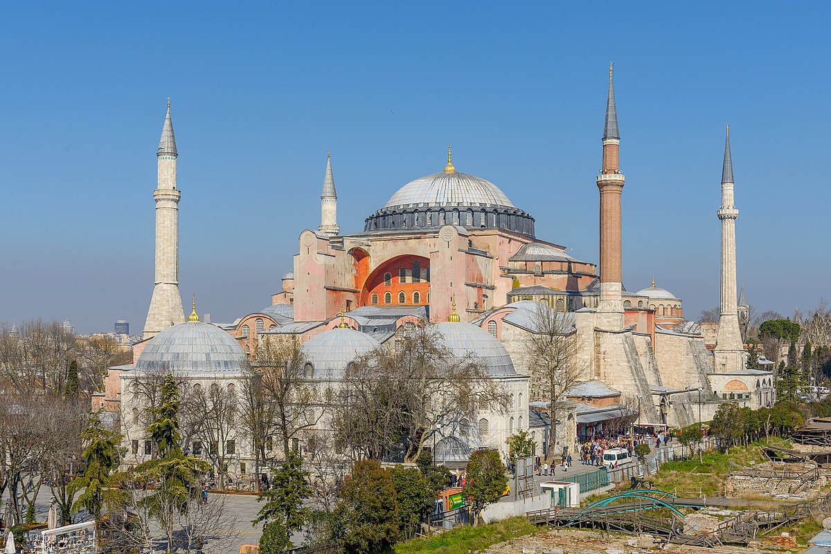 مسجد آيا صوفيا يشهد أول صلاة تراويح منذ 88 عاماً
