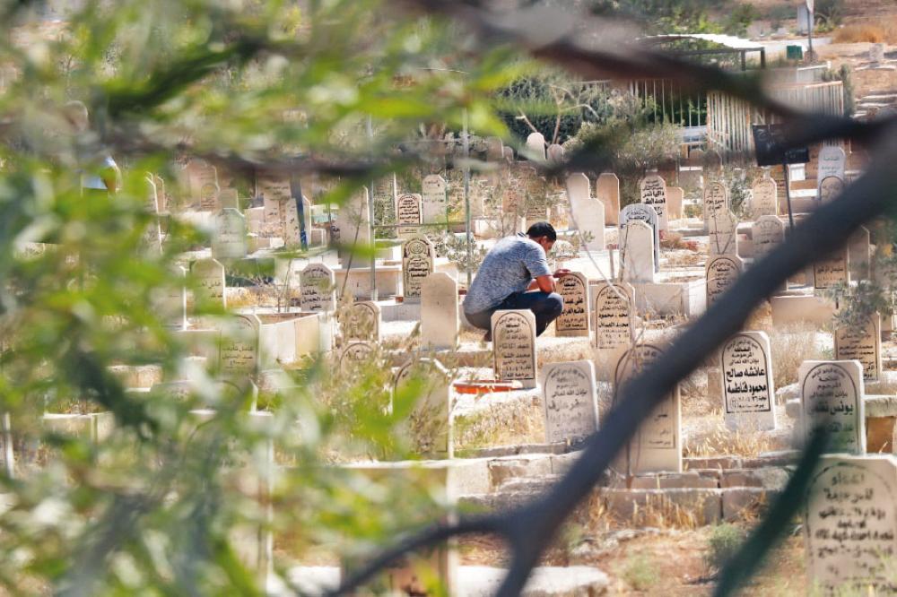 الإفتاء توضح ..   حكم زيارة المقابر خلال العيد
