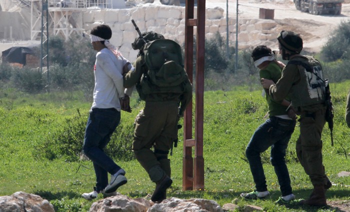 الاحتلال يعتقل أسيرين محررين بالقدس