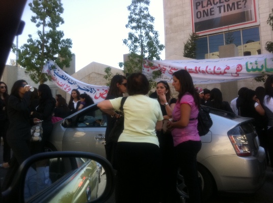 إضراب يشل 5 فروع لبنك (HSBC) في الأردن
