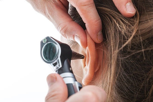 معلومات مهمة لمن يعاني من التهاب الأذن الخارجية 