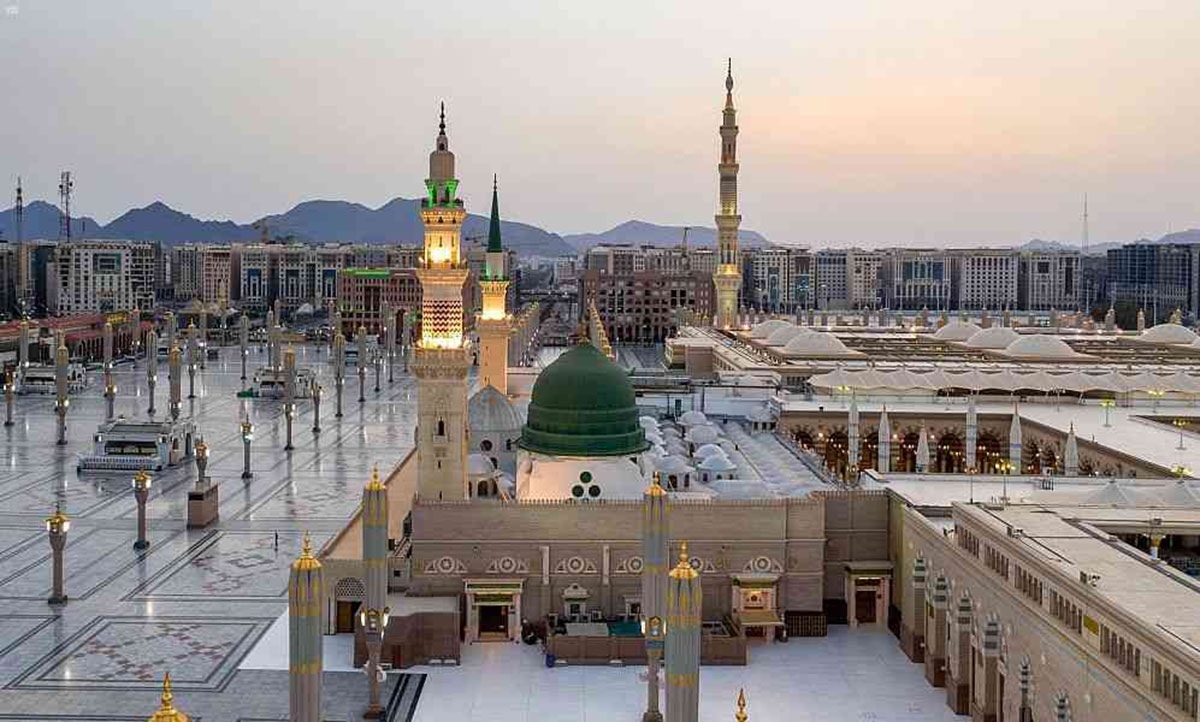 وفاة الشيخ محمود خليل القارئ إمام المسجد النبوي وجامع القبلتين