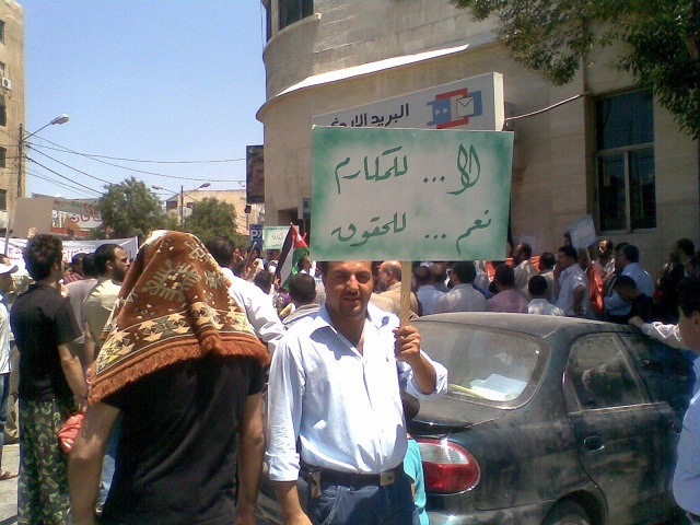 اربد وجرش والسلط : مطالب برحيل الحكومة والنواب