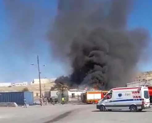حريق براد داخل جمرك عمان.. فيديو 