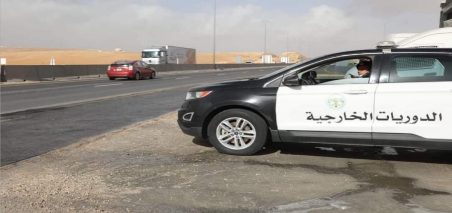 ضبط حدث يقود ونش على الصحراوي 