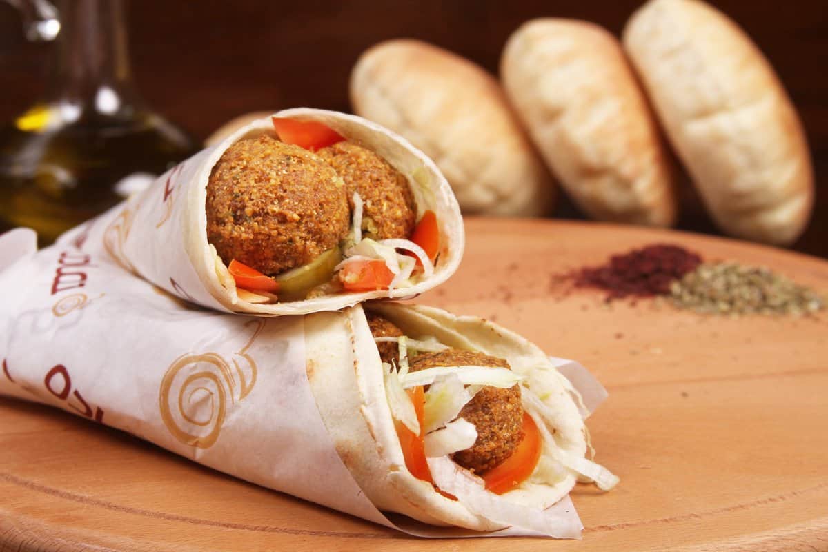 عواد: طلبنا رفع سعر السندويشة شلن
