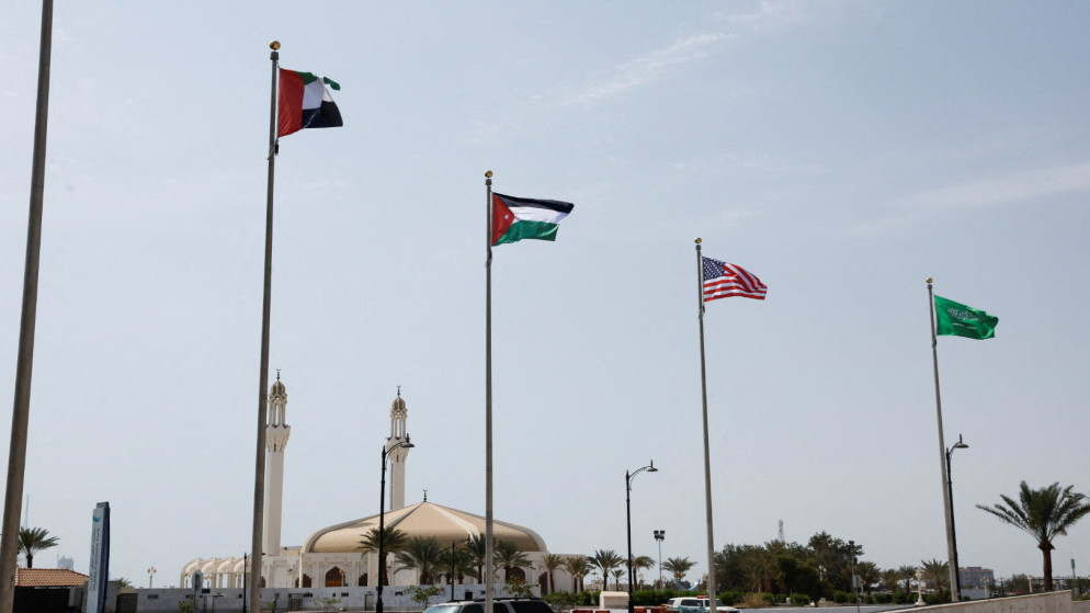 الملك يشارك في قمة جدة للأمن والتنمية