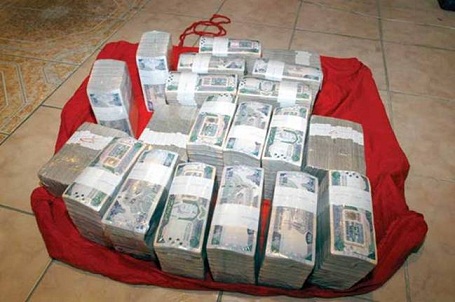 احباط  تهريب مليوني ريال سعودي في المدورة 