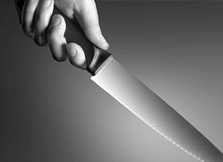 مطلوب يطعن رجل امن في الطفيلة