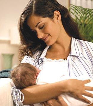 الرضاعة الطبيعية ..  مفيدة للطفل وللأم 