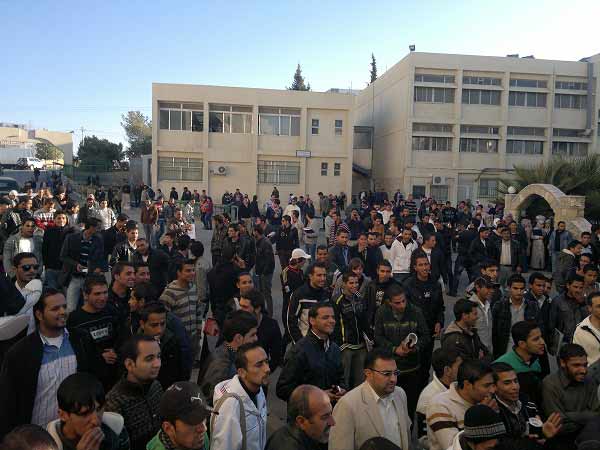 طلبة الطفيلة التقنية يستأنفون الاعتصام المفتوح