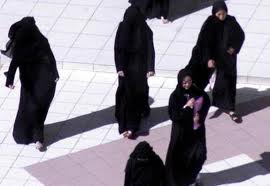 سعودية تصر على عشرة زوجها رغم إصابته بالإيدز