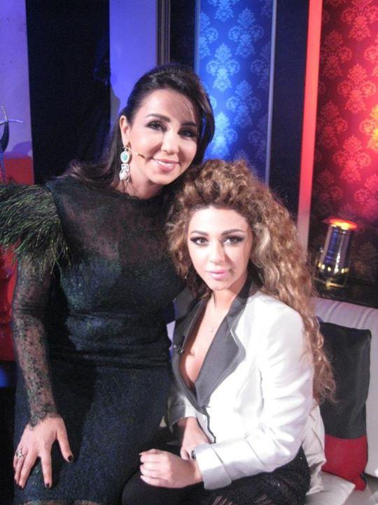 ميريام فارس تنسى ازارا قميصها مفتوحة  ..  وتظهر صدرها