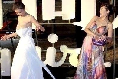 براد بيت يمزق فساتين نجمات هوليود - صور 