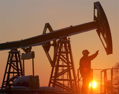 النفط يهوي بفعل أنباء عن زيادة إنتاج السعودية