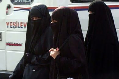 السعودية : إحالة 3 فتيات قطعن رأس أخيهن إلى النفسية 
