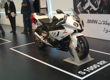 دارجة بسرعة "240 كم" من فيراري و bmw