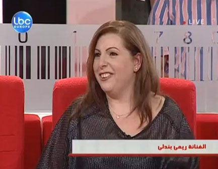 بالفيديو  ..  ريمي بندلي تغني يا قمر بعد 20 عاما