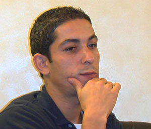 مدافع الفيصلي السابق محمد منير يعود إلى الأردن