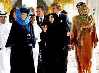 ملكة هولندا تحدت الحزب المعادي للاسلام بارتداء الحجاب
