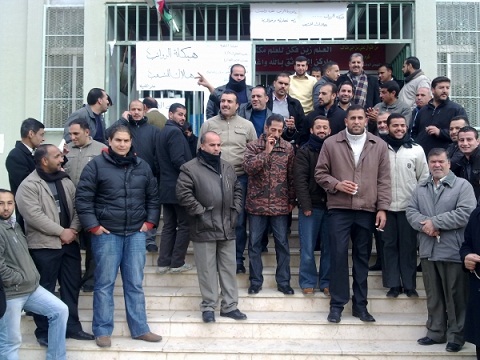 معلمو اربد الثالثة يحذرون من المساس بالمعلمين المضربين