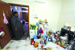 السعودية : باع أثاث منزله وملابسه ليطعم عائلته  .. !