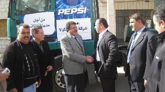 بيبسي تتبرع برافعه حاوية نفايات لبلدية الرصيفة