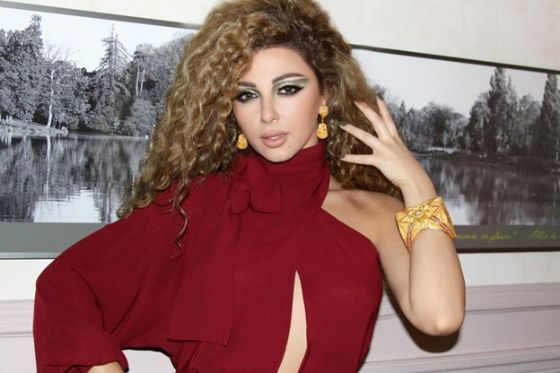 بالصور  ..  ميريام فارس تخطف الأضواء بفستانها 