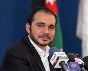 الأمير علي يعبر عن سعادته بعودة المحجبات للملاعب