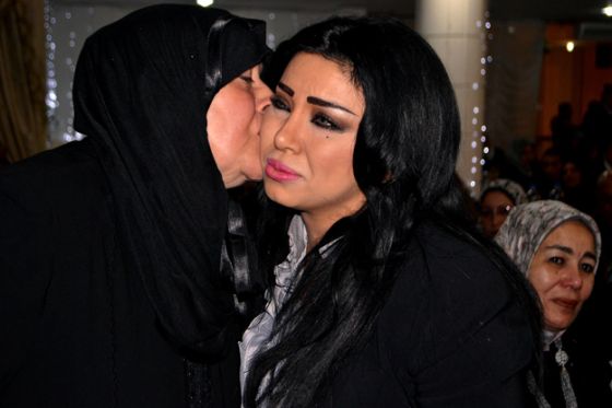بالصور  ..  مروى تتجاوز أزمة التعري