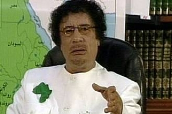 القذافي : الديمقراطية تعامل الناس مثل الحمير