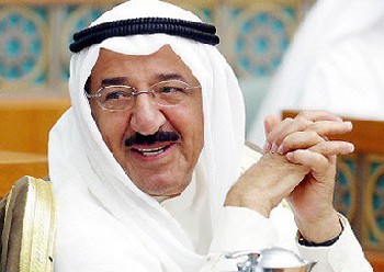 أمير الكويت يحل البرلمان ويدعو لانتخابات مبكرة 