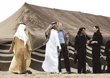 بوش يتجول في براري أبوظبي