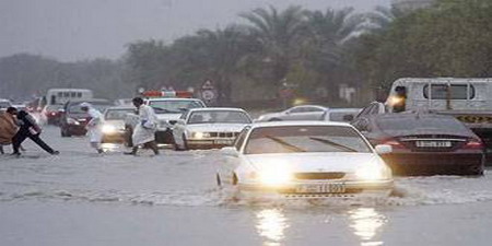 أمطار غزيرة على الإمارات  ..  وبرد قارس في السعودية