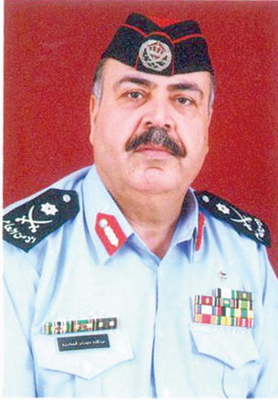 الحمادنة يكرم عدداً من غطاسي الدفاع المدني